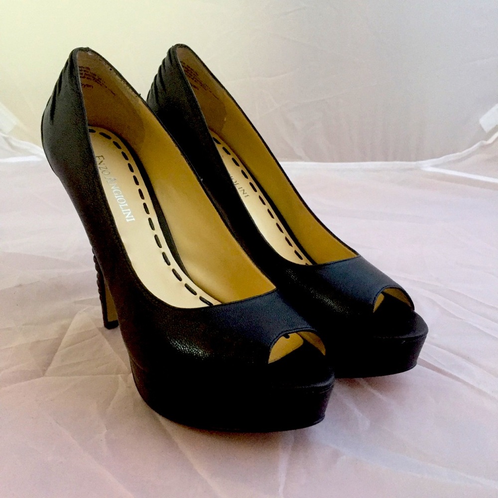 6.5 Enzo Angiolini Peep Toe Platform Pumps